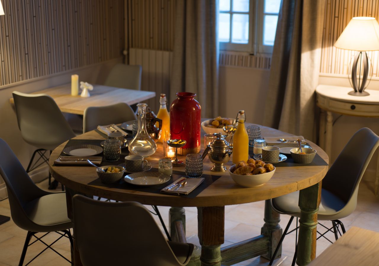 Petit déjeuner gourmand servi à La Banasterie
