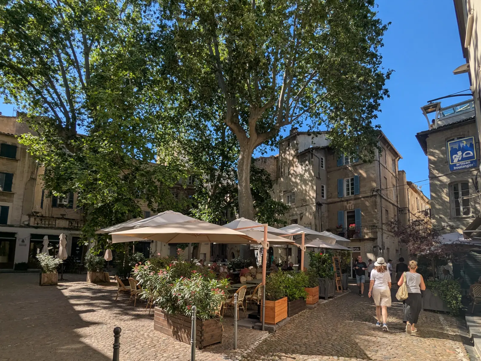 Place des Châtaignes près de La Banasterie
