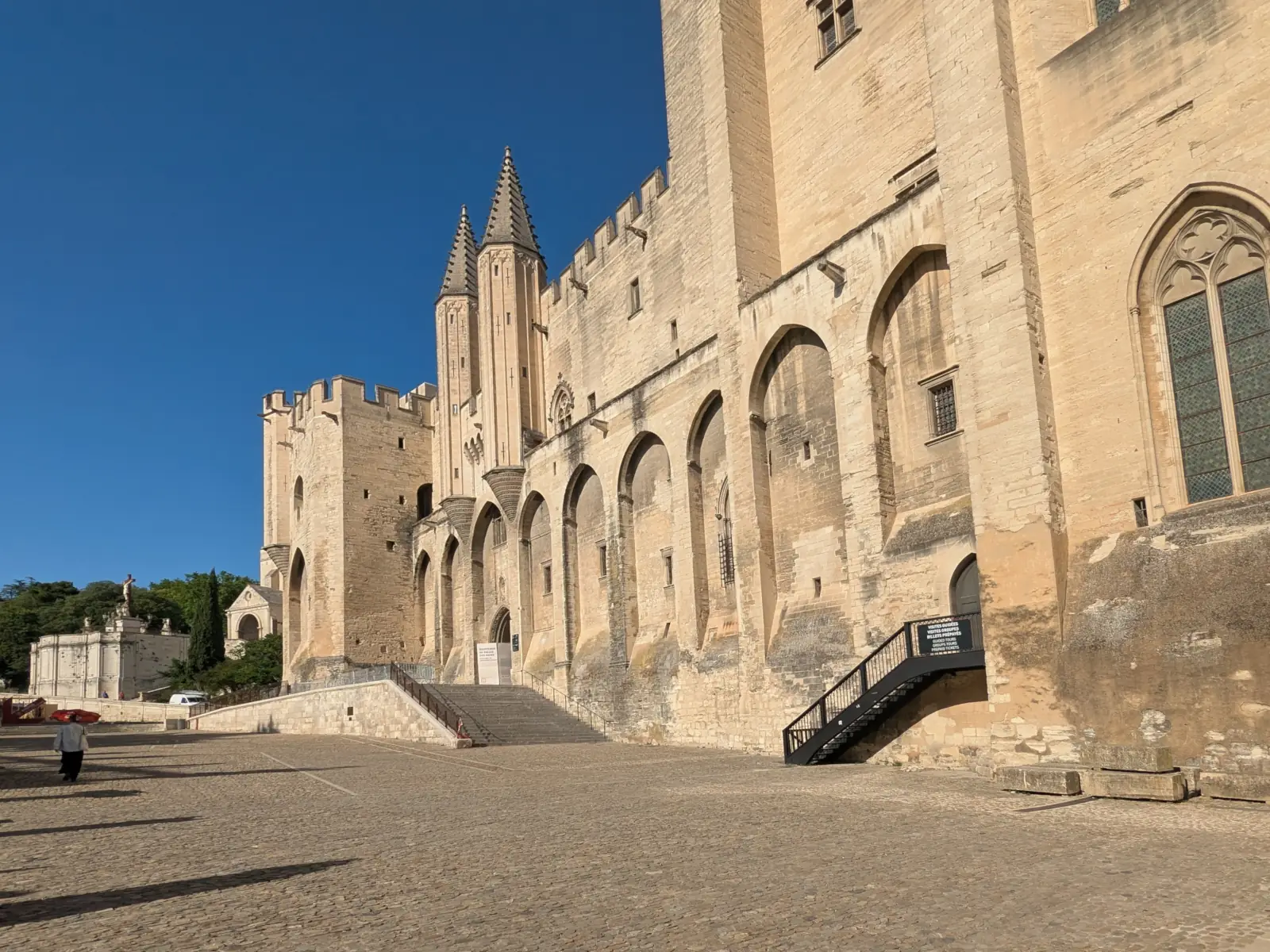 Place du Palais des Papes à Avignon