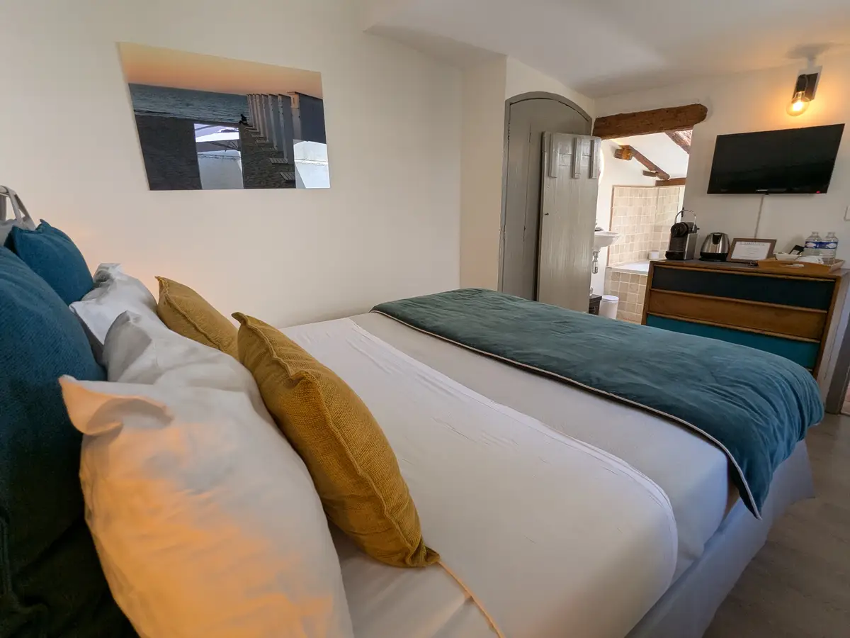 Chambre Criollo sous les toits de La Banasterie